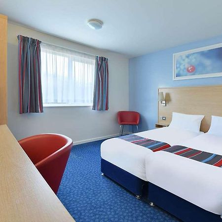 Travelodge Milton Keynes Old Stratford Szoba fotó