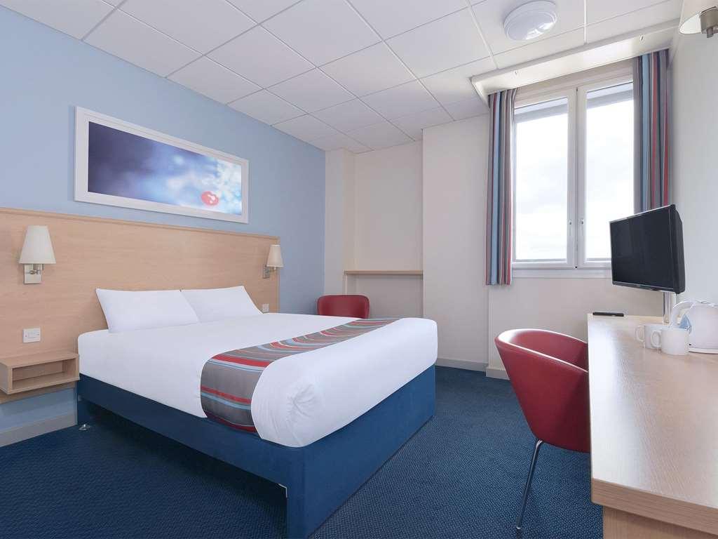 Travelodge Milton Keynes Old Stratford Szoba fotó