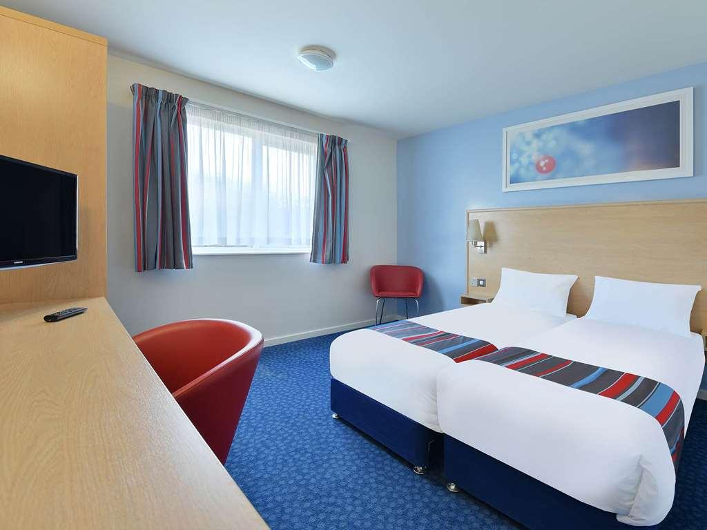 Travelodge Milton Keynes Old Stratford Szoba fotó