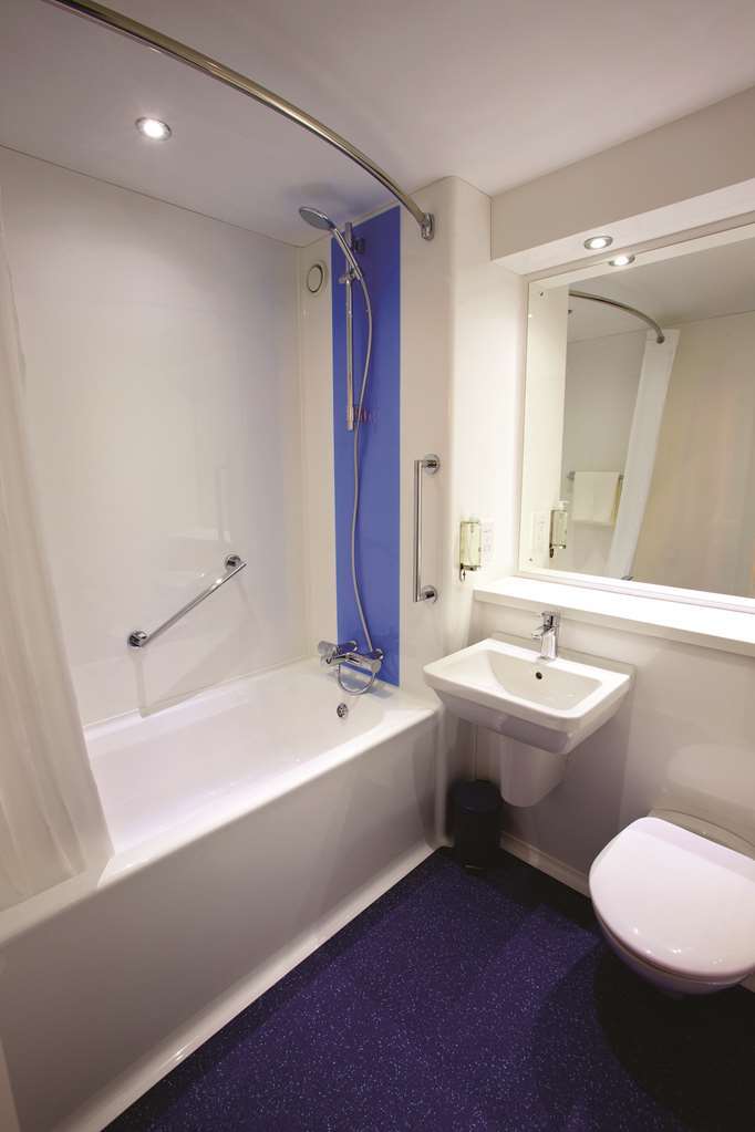 Travelodge Milton Keynes Old Stratford Szoba fotó