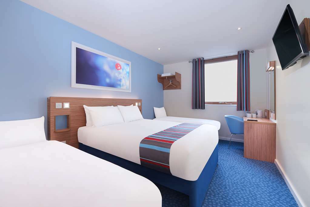 Travelodge Milton Keynes Old Stratford Szoba fotó